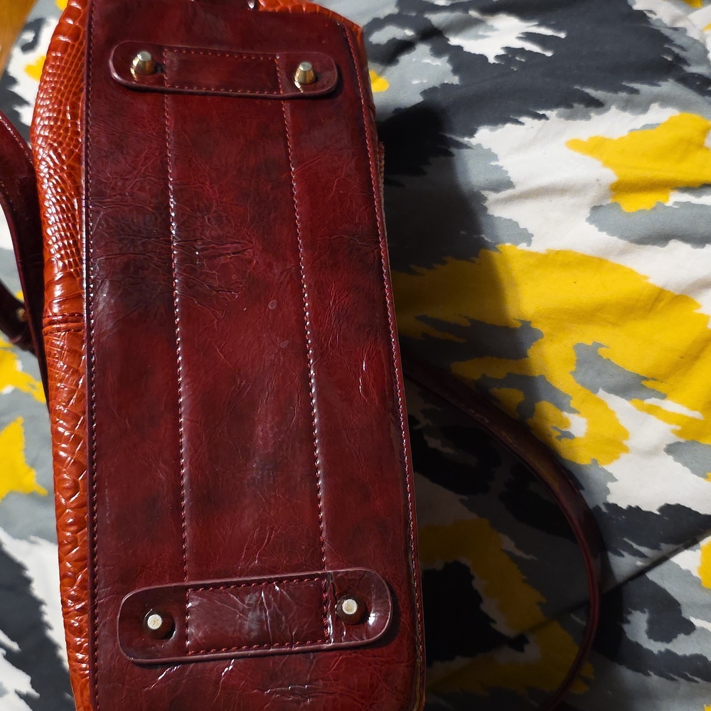 Madi Claire's Elegant Burgundy Crocodile-Embossed Leather Tote Bag - Picture 16 of 16